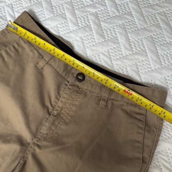 Volcom Button Up Casual Dressy Khaki Shorts Men Size 30 Waist Teen Young Man - Picture 2 of 9